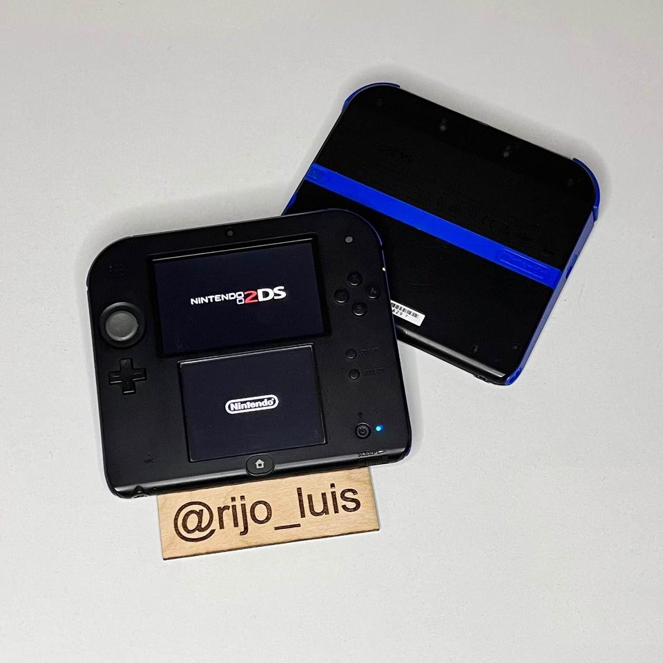Nintendo 2DS with Games