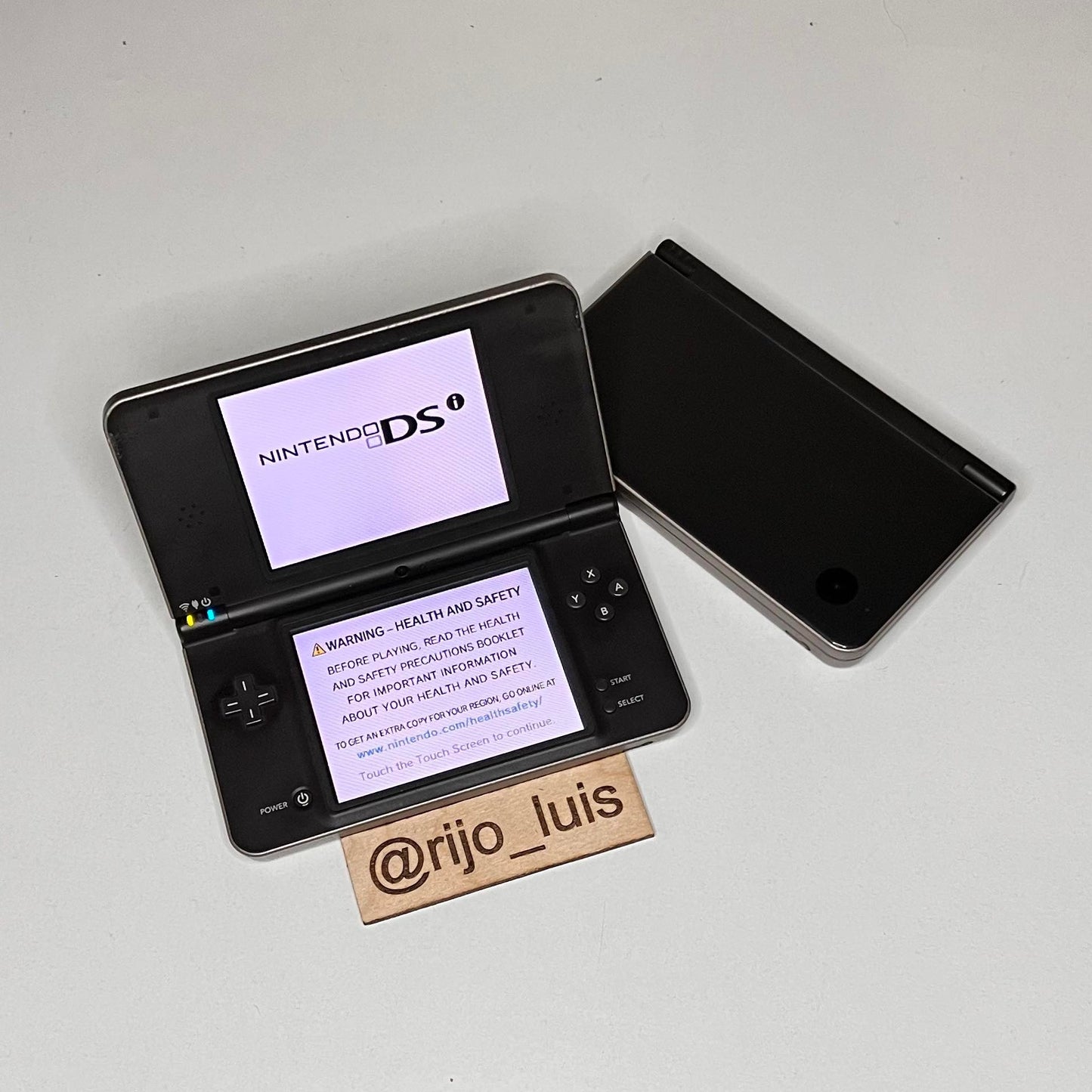 Nintendo DSi XL con juegos